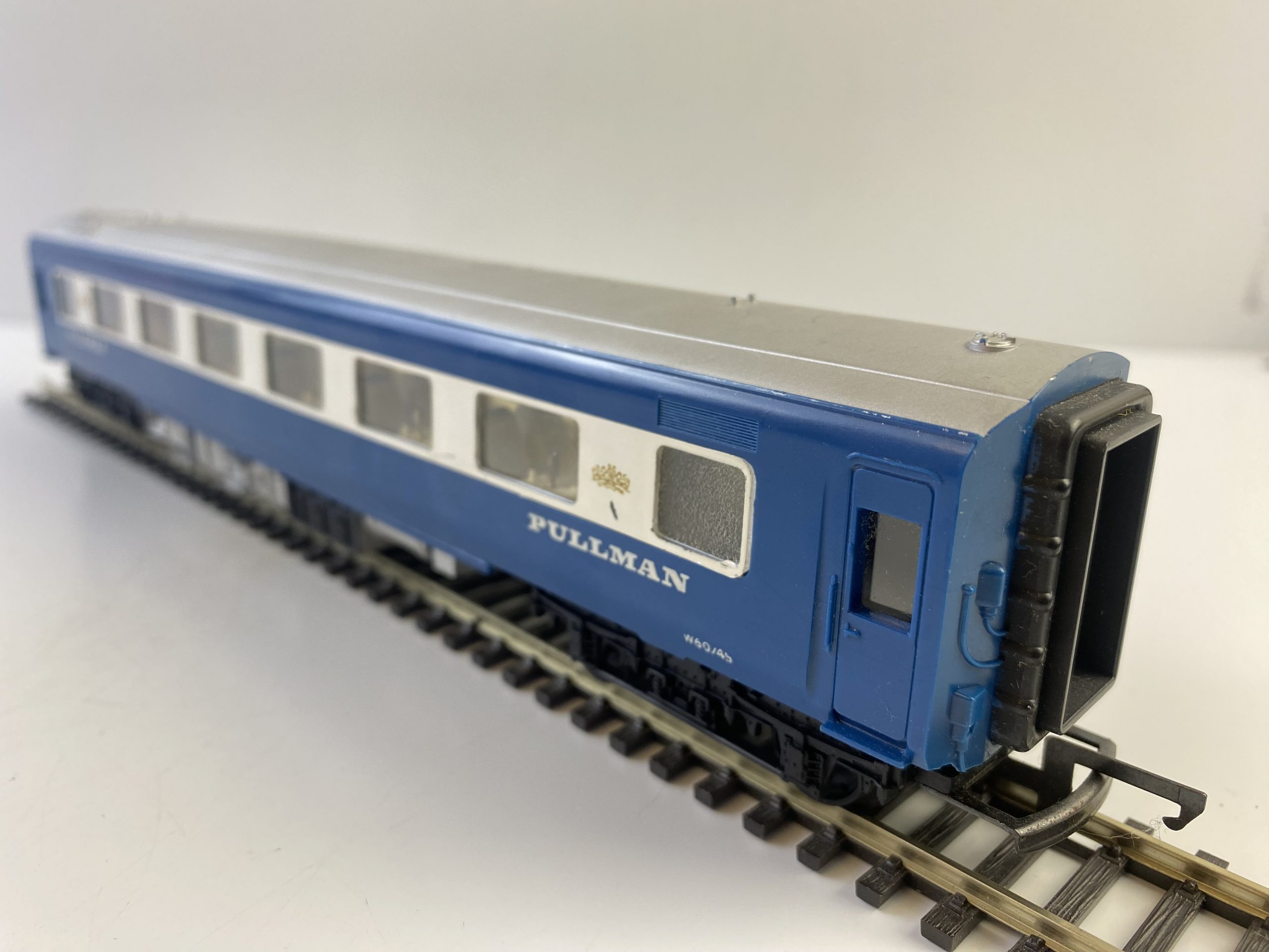 Triang Hornby R426 Blue Pullman Parlour Car W60745 - Rocket Railways
